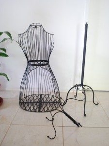 Wire mannequin