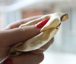 How to distinguish natural silk from artificial