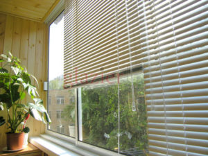 Horizontal blinds for the balcony