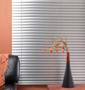 mga pakinabang ng horizontal blinds