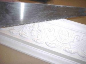 Memotong cornice