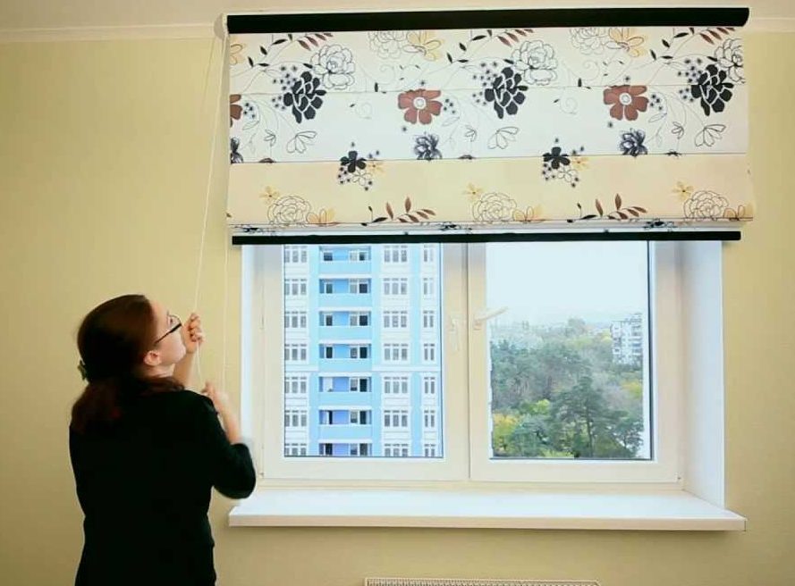 How to attach Roman blinds outside the opening