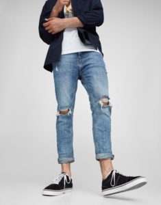 Quần jeans kiểu cà rốt