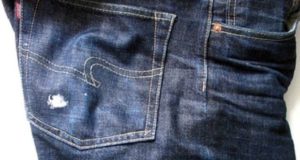 Kaugummi auf Jeans