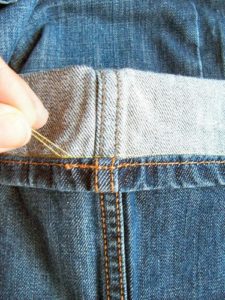 Changing the hem seam of jeans