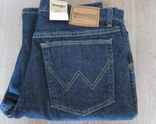 Seluar jeans berlipat