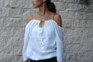 Off Shoulder Bluse