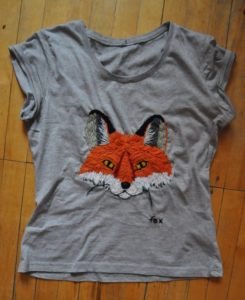 Broderie sur un T-shirt