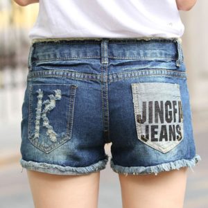 Vết trầy xước ban đầu trên quần short denim