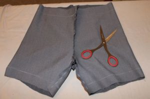 Processo di cucitura dei pantaloncini