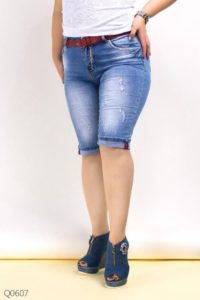 shorts in denim per fianchi sinuosi