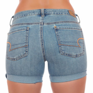 Hoe denimshorts op de heupen en tailleband te rekken