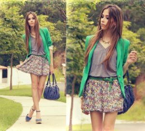 Romantische look met een groen jasje en rok