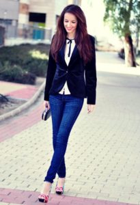 Jaket wanita dengan seluar jeans