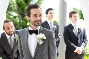 Boutonnieres for the groom and guests