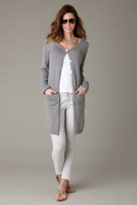 Long cardigan for a light look