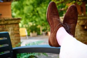 Chaussettes blanches avec pantalon blanc