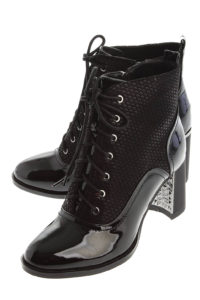 Bottines en cuir verni noir