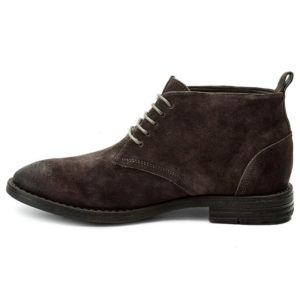 chukka boots