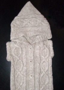 gilet beige con cappuccio