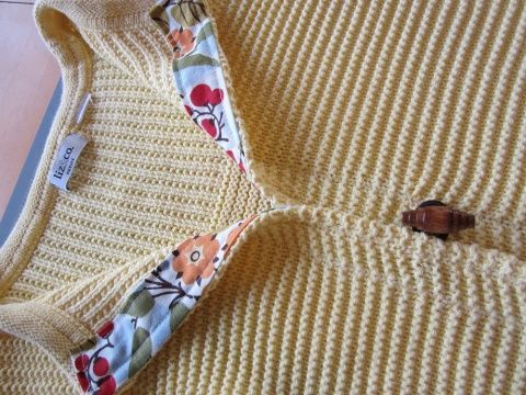 Reciclând un pulover într-un cardigan