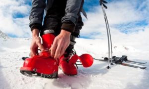 Skischuhe nach Gewicht und Größe auswählen