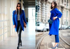 Chaussures à talons avec un manteau bleu