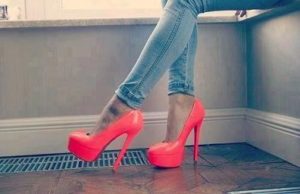 coral shoes with jeans