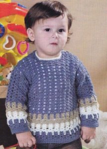 Gantsilyo lilac sweater para sa batang lalaki