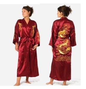 Rød kimono med mønster