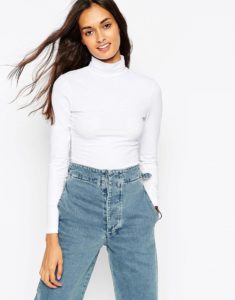 White classic turtleneck with blue jeans