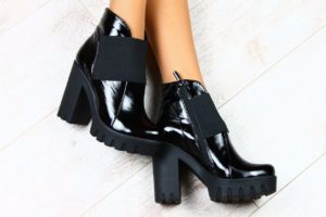 bottes en cuir verni