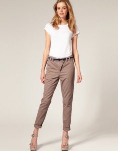 beige cropped bukser