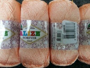 Yarn with lurex