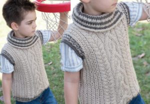 Beige Kinderweste gestrickt