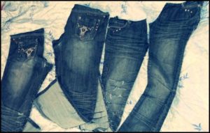 jeans strappati