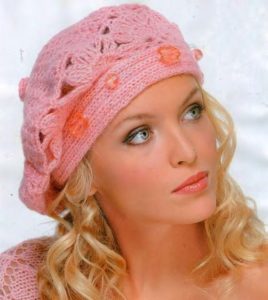 Pink beret with decor