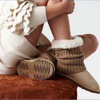 cô gái đi bốt dệt kim ugg