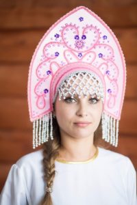 roze kokoshnik