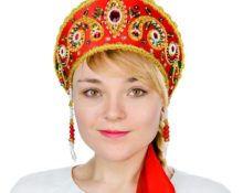 modernes Mädchen in Kokoshnik