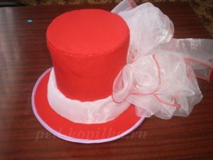 Red top hat with bow