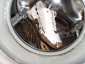 Comment laver des baskets blanches en machine à laver