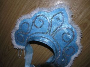 Kokoshnik de bricolatge amb cèrcol