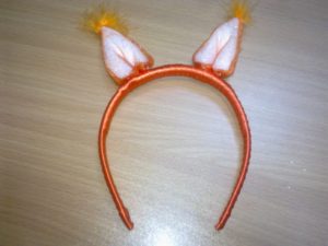 Headband with ears for a squirrel