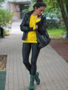 botas verdes con amarillo