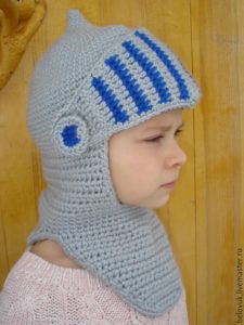 Gorro y casco de niño.