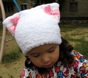 cappello da bambino realizzato in filato di peluche