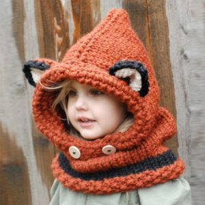 Gorro y casco para niñas.