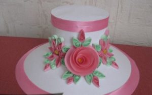 Cappello di carta rosa