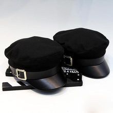 Beret dengan visor